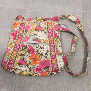 Vera Bradley like new cross body bag